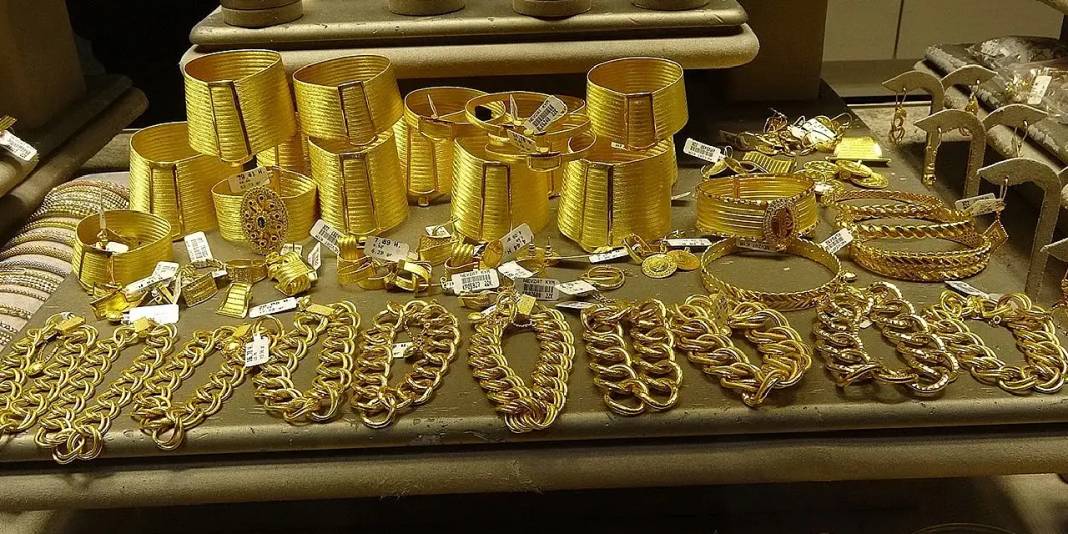 Gram altın 4.395 TL’yi aştı! 3 Ağustos’ta çeyrek, cumhuriyet ve bilezik kaç lira? 5